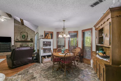 Dining - 104 Kathryn Dr, Brandon, MS 39042 photo 4 of 5