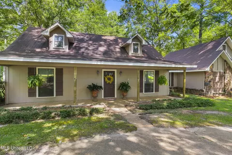 Exterior - 104 Kathryn Dr, Brandon, MS 39042 photo 5 of 23