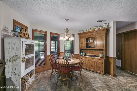 Dining - 104 Kathryn Dr, Brandon, MS 39042 photo 5 of 5