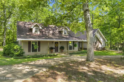 Exterior - 104 Kathryn Dr, Brandon, MS 39042 photo 4 of 23