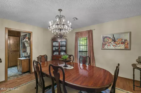 Dining - 104 Kathryn Dr, Brandon, MS 39042 photo 2 of 5