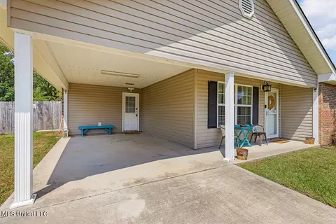 6 Colony Rd, Mchenry, MS 39561 photo 4