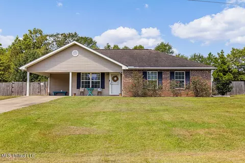 6 Colony Rd, Mchenry, MS 39561