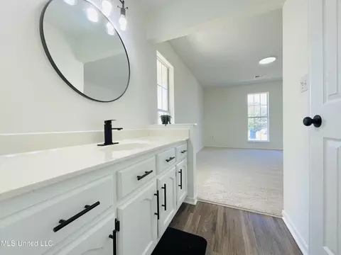 Bath - 6338 E Oak Run Dr, Olive Branch, MS 38654 photo 1 of 6
