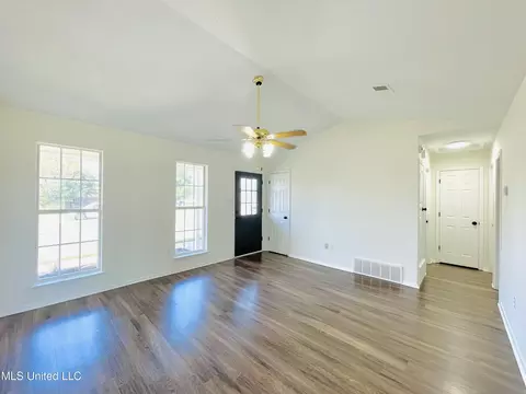 Living - 6338 E Oak Run Dr, Olive Branch, MS 38654 photo 3 of 3
