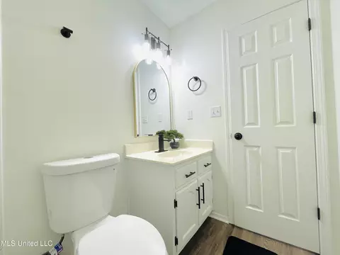 Bath - 6338 E Oak Run Dr, Olive Branch, MS 38654 photo 5 of 6