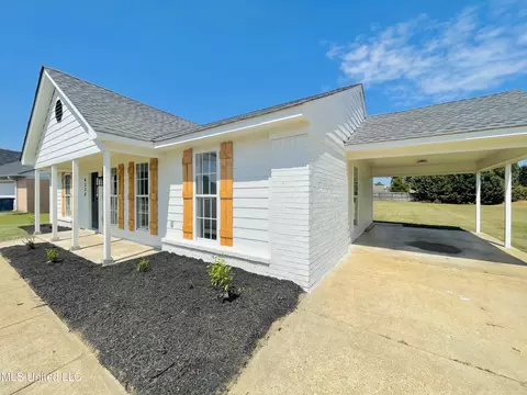 Exterior - 6338 E Oak Run Dr, Olive Branch, MS 38654 photo 4 of 6