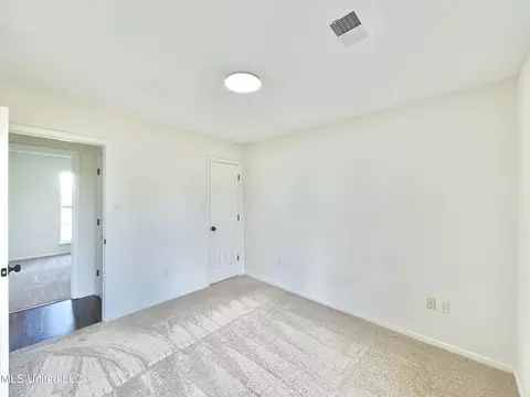 Bedroom - 6338 E Oak Run Dr, Olive Branch, MS 38654 photo 4 of 5