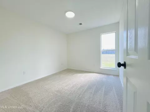 Bedroom - 6338 E Oak Run Dr, Olive Branch, MS 38654 photo 5 of 5