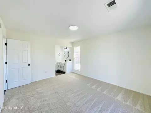 Bedroom - 6338 E Oak Run Dr, Olive Branch, MS 38654 photo 2 of 5