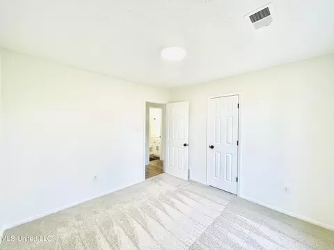 Bedroom - 6338 E Oak Run Dr, Olive Branch, MS 38654 photo 3 of 5