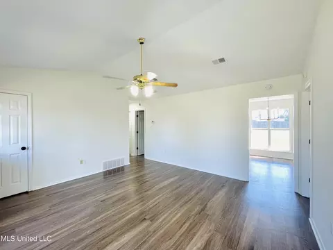 Living - 6338 E Oak Run Dr, Olive Branch, MS 38654 photo 2 of 3