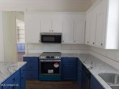 Kitchen - 4 Northpointe Cv, Jackson, MS 39211 photo 3 of 8