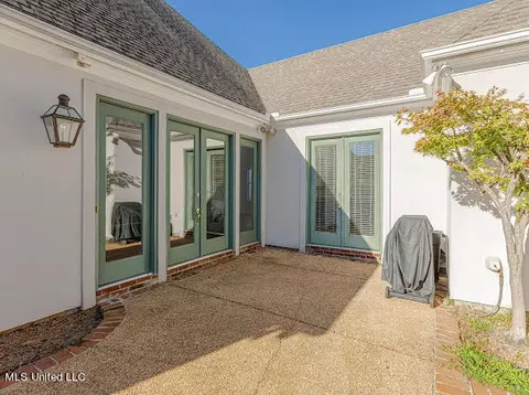 Exterior - 4 Northpointe Cv, Jackson, MS 39211 photo 5 of 7