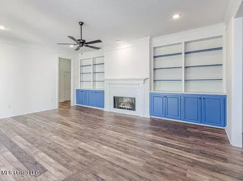 Living - 4 Northpointe Cv, Jackson, MS 39211 photo 3 of 7