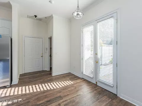 Entry Way - 4 Northpointe Cv, Jackson, MS 39211 photo 1 of 3