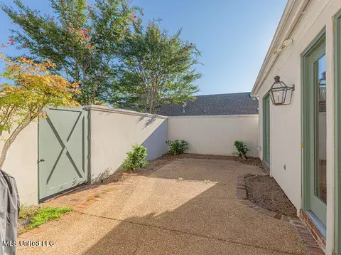 Exterior - 4 Northpointe Cv, Jackson, MS 39211 photo 6 of 7