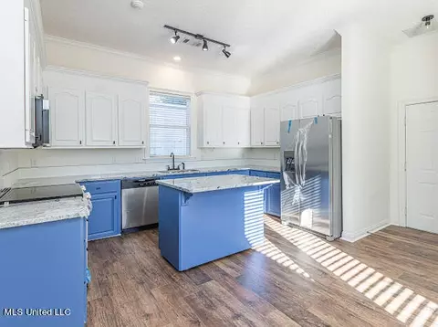 Kitchen - 4 Northpointe Cv, Jackson, MS 39211 photo 1 of 8