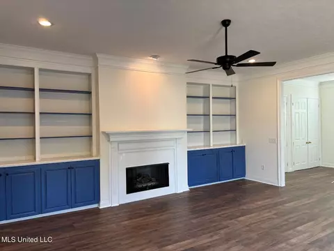Living - 4 Northpointe Cv, Jackson, MS 39211 photo 2 of 7