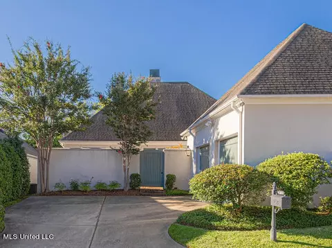 Exterior - 4 Northpointe Cv, Jackson, MS 39211 photo 2 of 7