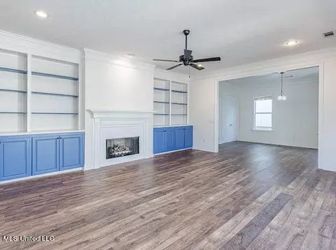 Living - 4 Northpointe Cv, Jackson, MS 39211 photo 1 of 7