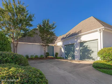4 Northpointe Cv, Jackson, MS 39211
