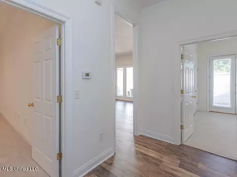 Entry Way - 4 Northpointe Cv, Jackson, MS 39211 photo 3 of 3