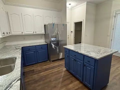 Kitchen - 4 Northpointe Cv, Jackson, MS 39211 photo 6 of 8
