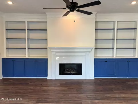 Living - 4 Northpointe Cv, Jackson, MS 39211 photo 4 of 7