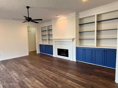 Living - 4 Northpointe Cv, Jackson, MS 39211 photo 5 of 7