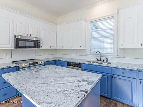 Kitchen - 4 Northpointe Cv, Jackson, MS 39211 photo 4 of 8