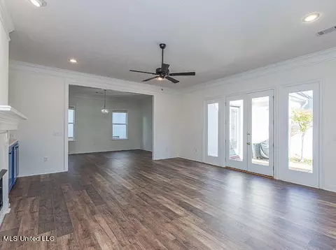 Living - 4 Northpointe Cv, Jackson, MS 39211 photo 6 of 7