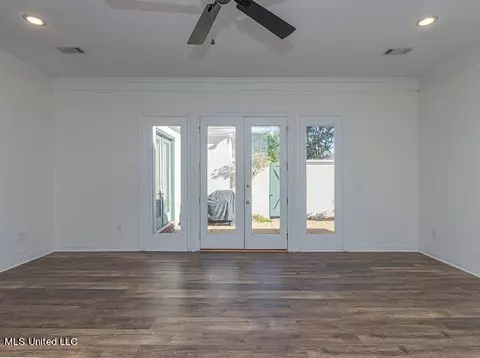 Living - 4 Northpointe Cv, Jackson, MS 39211 photo 7 of 7