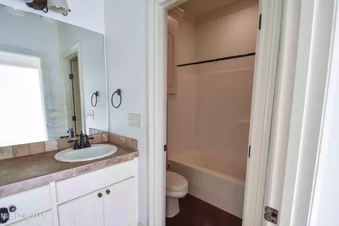 Bath - 101 Buckeye Dr, Madison, MS 39110 photo 5 of 6