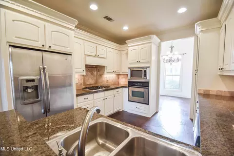 Kitchen - 101 Buckeye Dr, Madison, MS 39110 photo 3 of 4