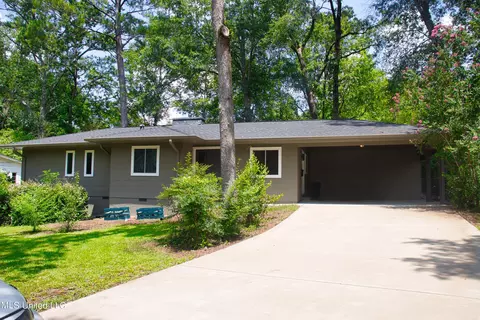 1728 Berlin Dr, Jackson, MS 39211 photo 1