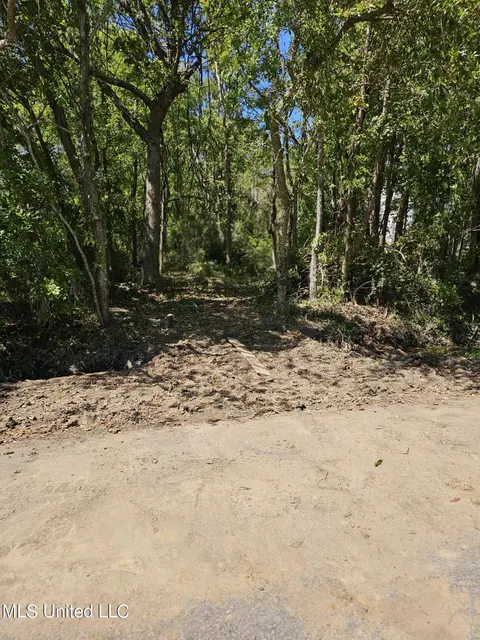 Fox Avenue, Pass Christian, MS 39571