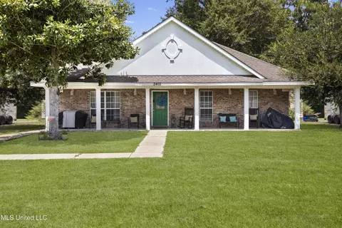 2405 Highland Dr, Gautier, MS 39553