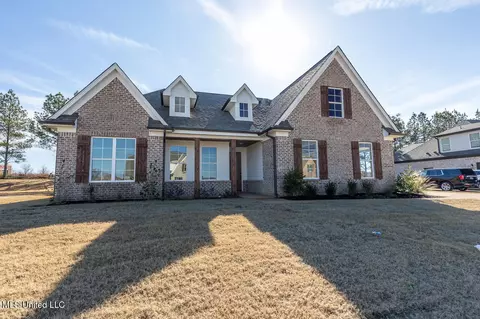 111 Garrett Dr, Batesville, MS 38606