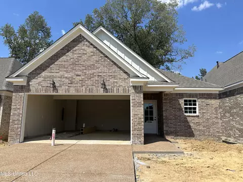 422 Flower Garden Dr, Southaven, MS 38671