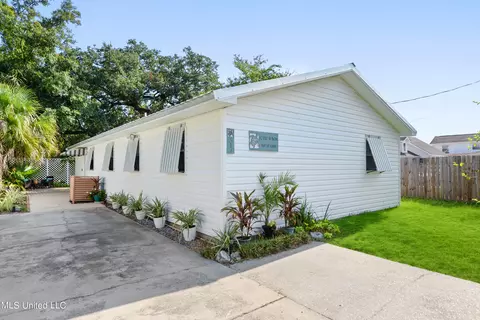 517 State St, Bay Saint Louis, MS 39520