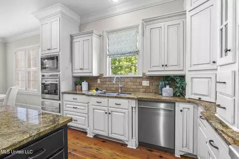 Kitchen - 120 Latter Rayne Dr, Flowood, MS 39232 photo 6 of 9