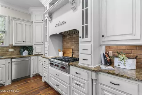 Kitchen - 120 Latter Rayne Dr, Flowood, MS 39232 photo 5 of 9