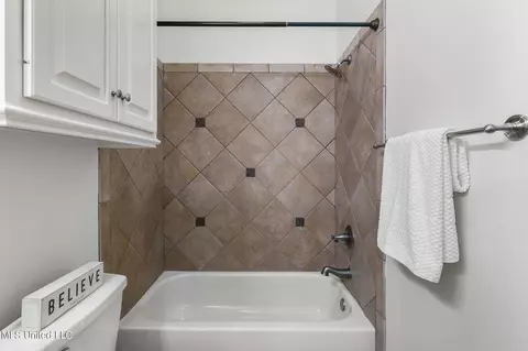 Bath - 120 Latter Rayne Dr, Flowood, MS 39232 photo 9 of 12