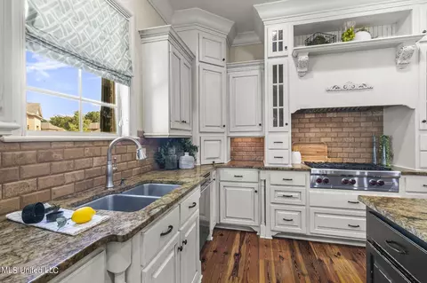 Kitchen - 120 Latter Rayne Dr, Flowood, MS 39232 photo 7 of 9