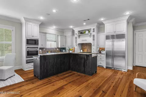 Kitchen - 120 Latter Rayne Dr, Flowood, MS 39232 photo 2 of 9