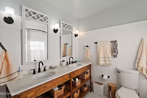Bath - 1802 Howard St, Jackson, MS 39202 photo 1 of 2