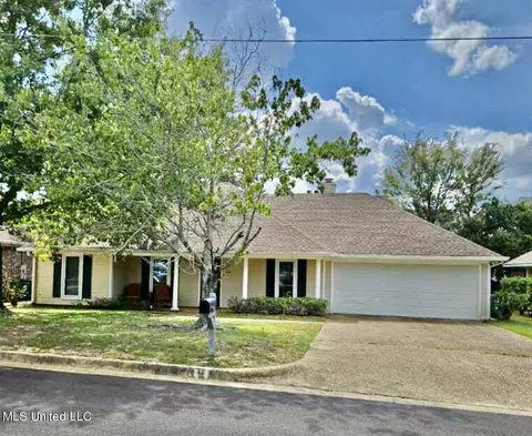 729 Hawthorn Green Dr, Ridgeland, MS 39157