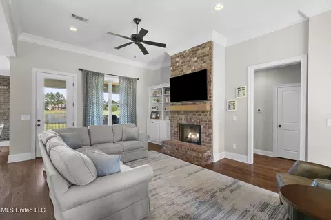 Living - 141 Westerly Pl, Madison, MS 39110 photo 1 of 2