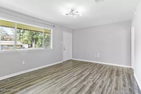 Living - 3402 E Lisa Dr, Pearl, MS 39208 photo 2 of 2